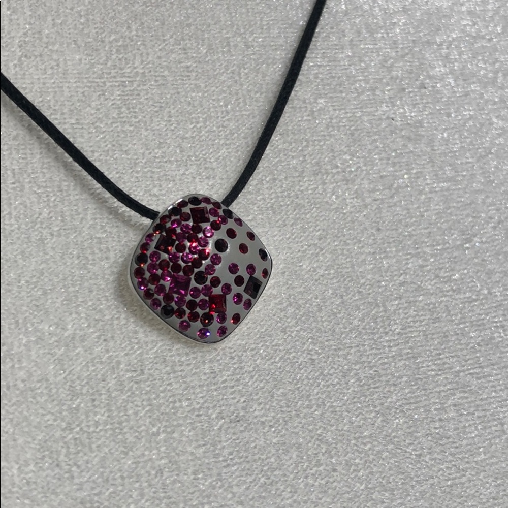 Swarovski pink cluster necklace - Picture 2 of 4